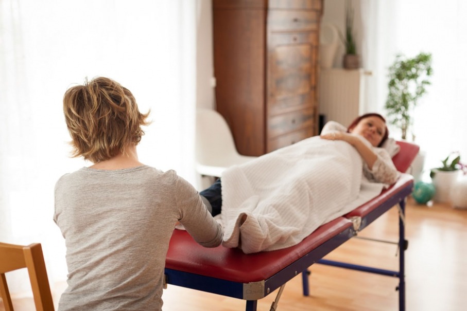 Mobile Massagebehandlung zu Hause &ndash; Fotografin f&uuml;r Therapeutinnen Ludwigsburg Stefanie Korell