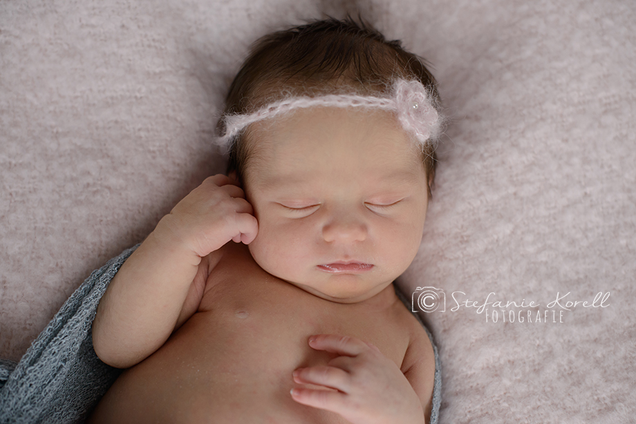 Neugeborenenfotografie Eberdingen, www.babyfotografie-stuttgart.de