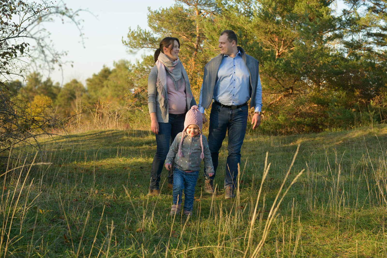 Paar mit Kind beim Schwangerschaftsfotoshooting in Ludwigsburg