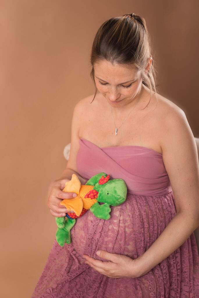 Kuscheltiere bei dem SChwangerschaftsfotosooting in Leonberg