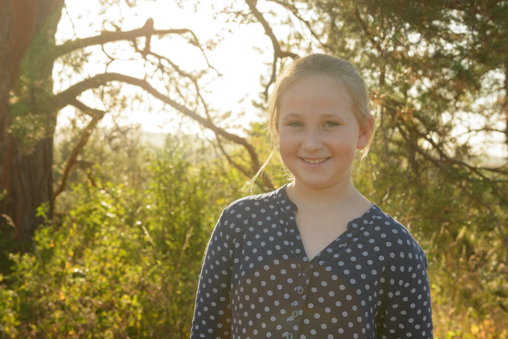 Gegenlichtaufnahme eines M&auml;dchens